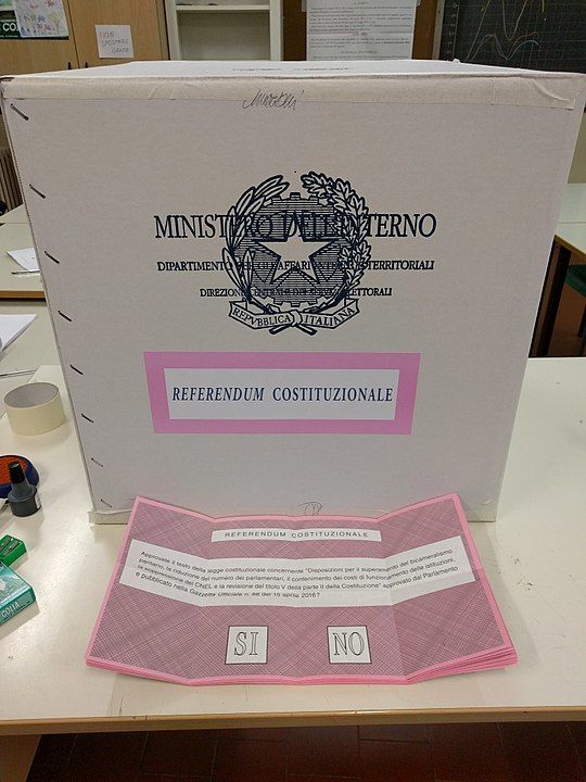 540px-Urna_e_schede_-_referendum_costituzionale_2016.jpg